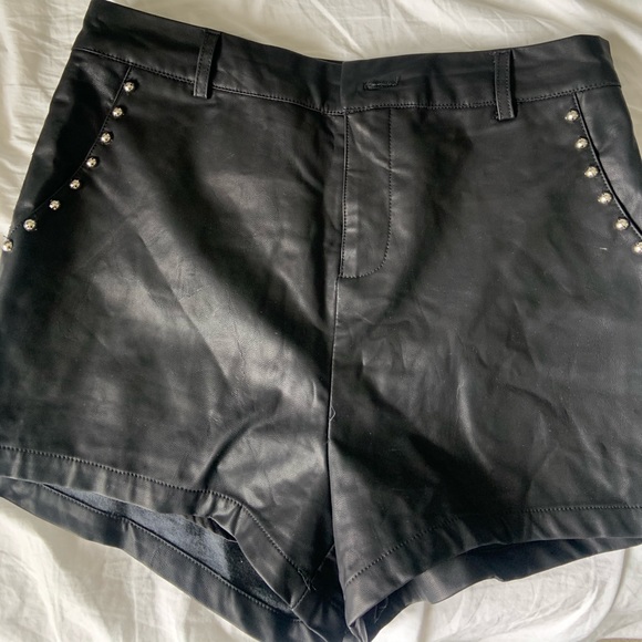 Black leather shorts - Picture 2 of 2
